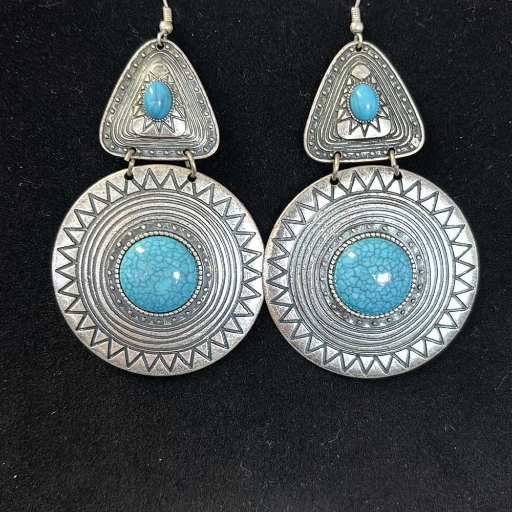 NWOT Beautiful Vintage Dangle Earrings